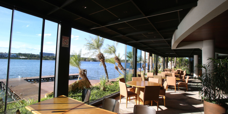 Covid-19: governo de Brasília amplia horário de funcionamento para bares e restaurantes até 21h