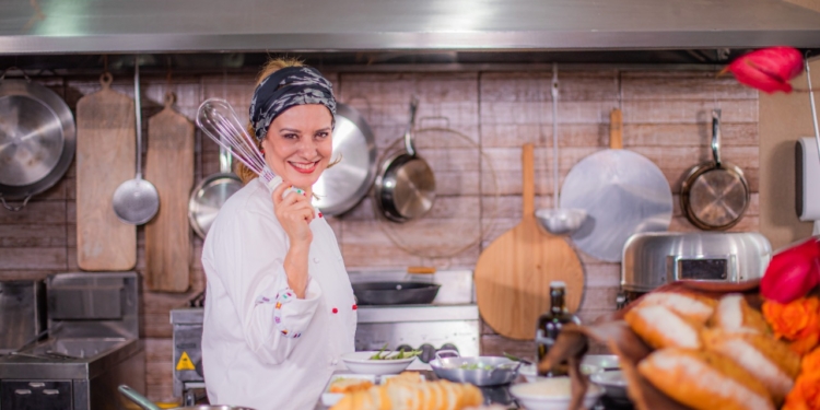 Chef brasiliense Leninha Camargo é a nova participante do programa Mestre do Sabor na Rede Globo