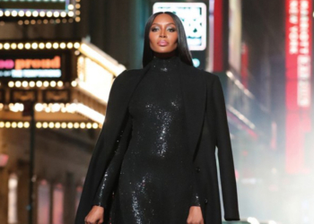 40 anos: Michael Kors fecha rua da Broadway para desfilar nova coleção de festas