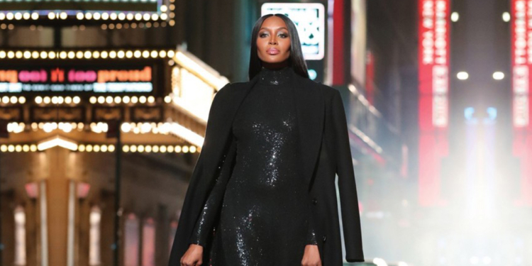 40 anos: Michael Kors fecha rua da Broadway para desfilar nova coleção de festas