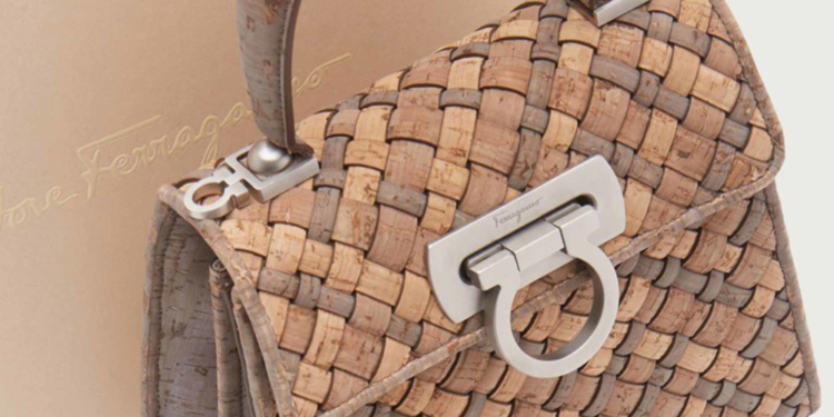 Sustentável: Salvatore Ferragamo apresenta bolsa “Earth Top Handle”