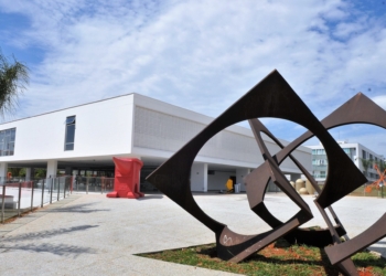 Museu de Arte de Brasília abre visitação pública com obras de Tarsila do Amaral e Orlando Brito