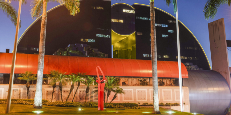 Maio Amarelo: Shoppings das Organizações PaulOOctavio se destacam na cor da campanha