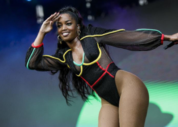 Cantora Iza entra em lista de líderes da nova geração da revista Time