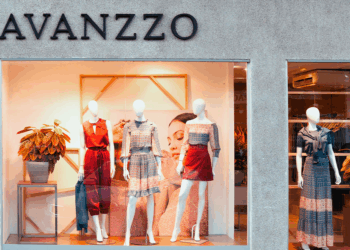 Comércio de rua volta a abrir duas horas mais cedo na capital