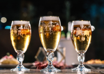 No Dia dos Namorados, Stella Artois se une a chefs e artista de Brasília para criar menus exclusivos e cálices decorados