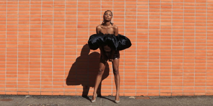 Estilista brasiliense Saulo Poljarick lança mini coleção de festas em editorial exclusivo