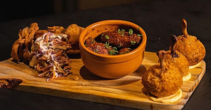 Brasilidade no prato! A Vila Cozinha & Bar traz referências de diversos estados e regiões do país em seu cardápio