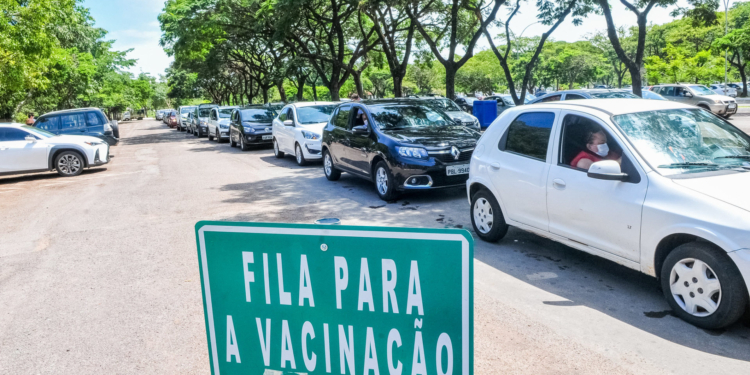 37 anos: Fim e semana terá mutirão de vacinação contra a covid-19 no Distrito Federal