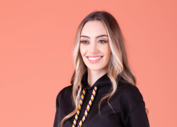 Moletom Dani.Holzbach: Peça-chave da temporada invade as ruas com muito estilo