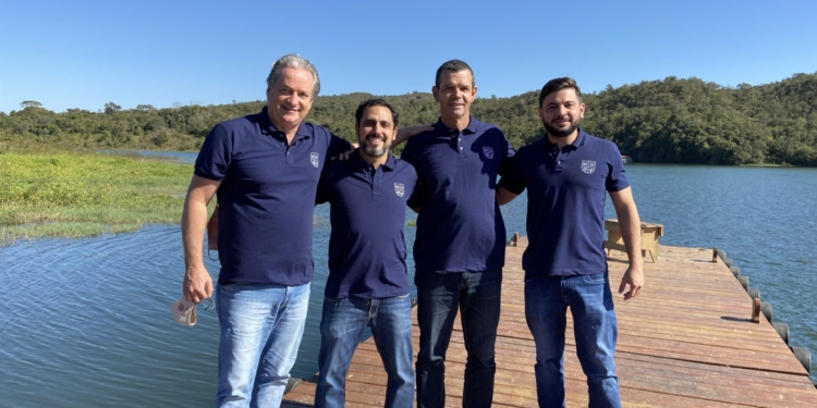 Escarpas Eco Parque: Bicampeão Olímpico Torben Grael fez tour pelo Lago Corumbá IV