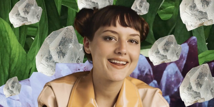 Mallu Magalhães lança clipe de “América Latina”