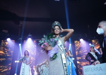 Caroline Teixeira representante do DF leva o título no Miss Brasil Mundo