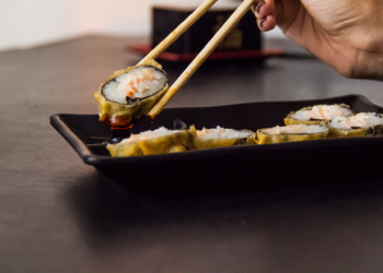 Haná: Restaurante japonês oferece serviço especial para amantes de sushi e sashimi no ifood