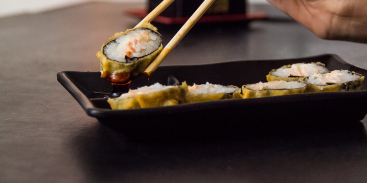 Haná: Restaurante japonês oferece serviço especial para amantes de sushi e sashimi no ifood