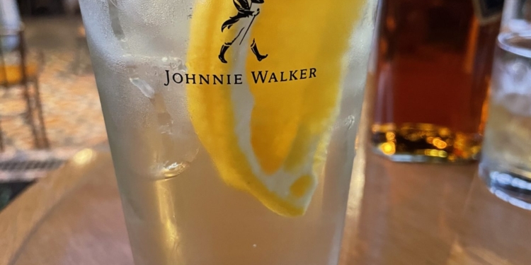 Restaurantes do Pontão celebram o Dia dos Pais com ação exclusiva do whisky Johnnie Walker Black Label