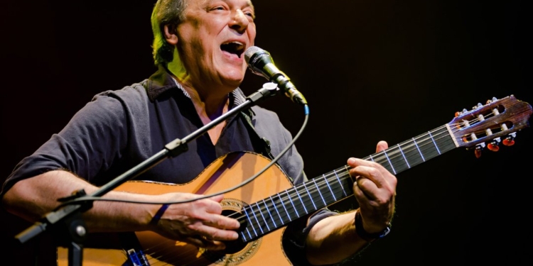 Toquinho se apresenta com o Clube do Choro no VIBRAR