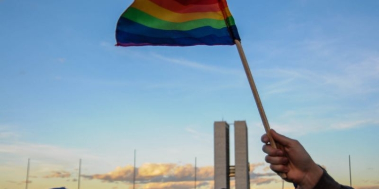 Vencedores do prêmio LGBTQIA+ recebem troféu nesta quinta-feira