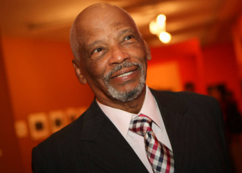 Obras do artista Emanoel Araujo aparecem em campanha da Tiffany & Co gravada com Beyoncé e Jay-Z