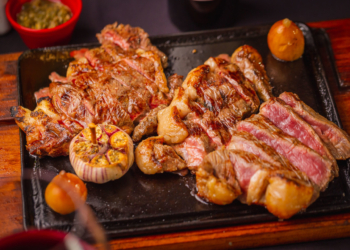 Parceria entre Miau Que Mia e Love Brasa leva entretenimento para clientes de todas as idades