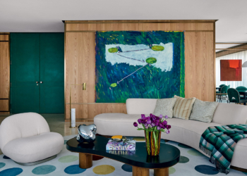 Influenciadora digital, Silvia Braz, apresenta seu apartamento a Casa Vogue