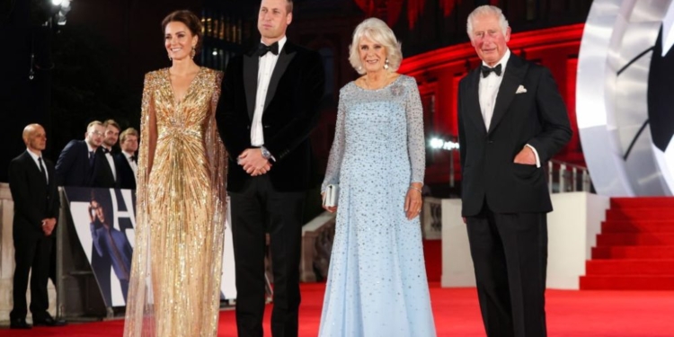 Desejado: Kate Middleton faz sucesso na premiér de 007 com vestido dourado