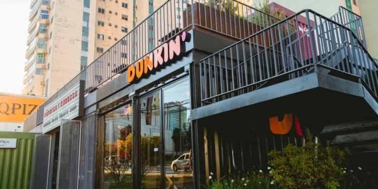 Dunkin’ inaugura segundo endereço em Águas Claras em formato container