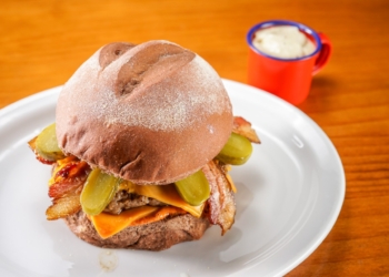Cumarim Steaks & Burgers inaugura nova loja na Asa Norte