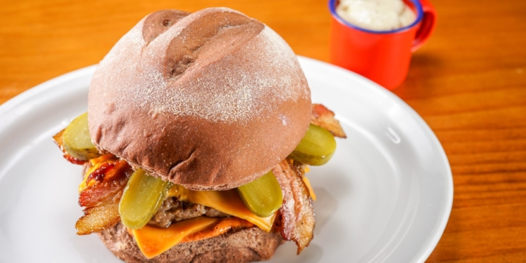 Cumarim Steaks & Burgers inaugura nova loja na Asa Norte