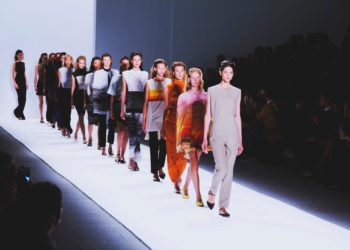 Presencial: New York Fashion Week volta a apresentar desfiles ao vivo