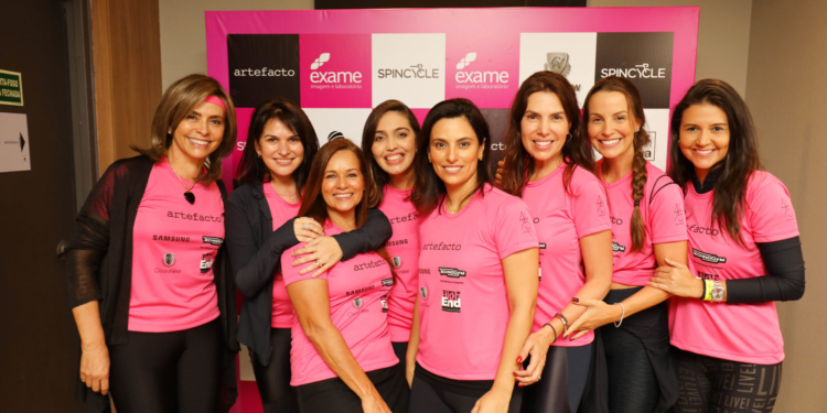 Outubro Rosa: Artefacto recebe convidadas para bate-papo e bike class na prevenção ao câncer de mama