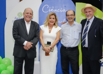 Farmacotécnica recebe médicos de Brasília em noite com apresentação da companhia de comédia Os Melhores do Mundo