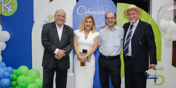 Farmacotécnica recebe médicos de Brasília em noite com apresentação da companhia de comédia Os Melhores do Mundo