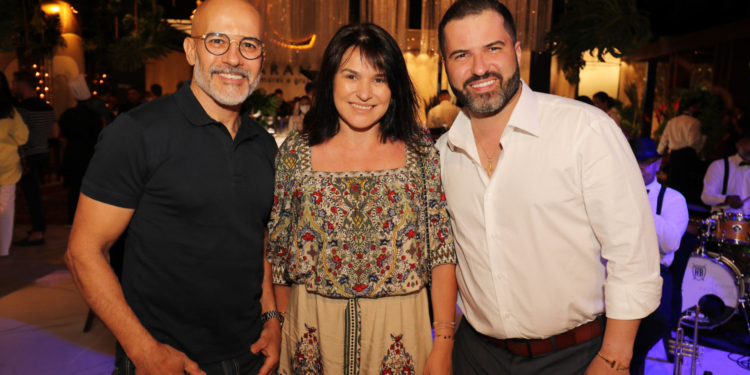 Claramar inaugura showroom no Sia com a presença de convidados