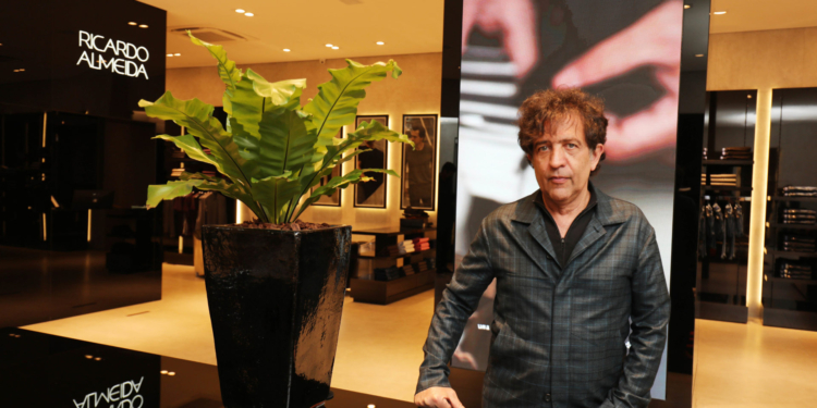 Ricardo Almeida apresenta a sua nova loja no Lago Sul, com coquetel para convidados