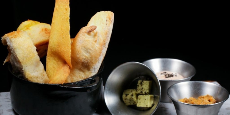 Dia Mundial do Pão é comemorado neste sábado. Confira restaurantes que apostam na fabricação própria do alimento