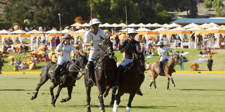 Celebridades desfrutam do icônico evento Veuve Clicquot Polo Classic, em Los Angeles