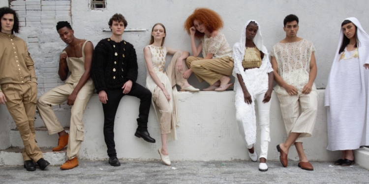 Conheça o estilista brasiliense, Tarcísio Brandão, que já criou peças para celebridades como Anitta e Iza!