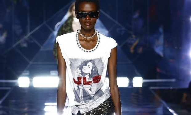 J-Lo é homenageada em coleção de verão 2022, da Dolce & Gabanna