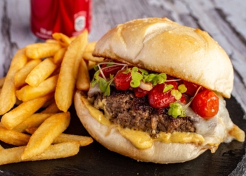 Novidade: Bacon Sanduíches Originais começa a operar em Brasília