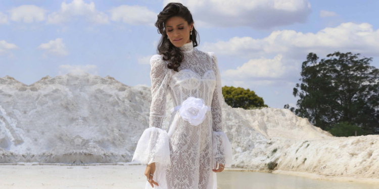 Nômade 2022: Saulo Poljarick lança coleção de noivas inspirada nas ciganas europeias do século XVIII