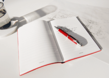 Montblanc homenageia o piloto italiano Enzo Ferrari com instrumento de escrita