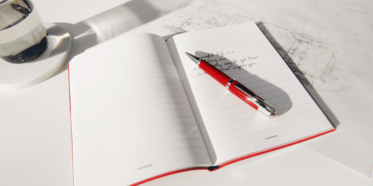 Montblanc homenageia o piloto italiano Enzo Ferrari com instrumento de escrita