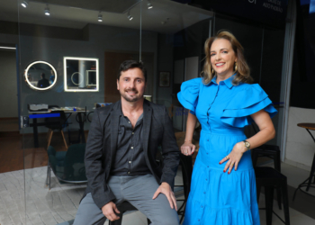 Lazul Stones e Z’door celebram loja com coquetel para convidados no SIA