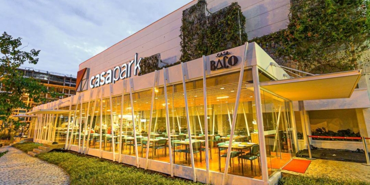 Itinerante em casa + Mercado TRANS.PA.REN.TE: Artista visual Daysi Barros apresenta seu trabalho na praça central do Casapark