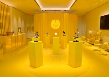Yellow is the new blue: Tiffany & Co. altera fachada de loja em Miami para promover campanha
