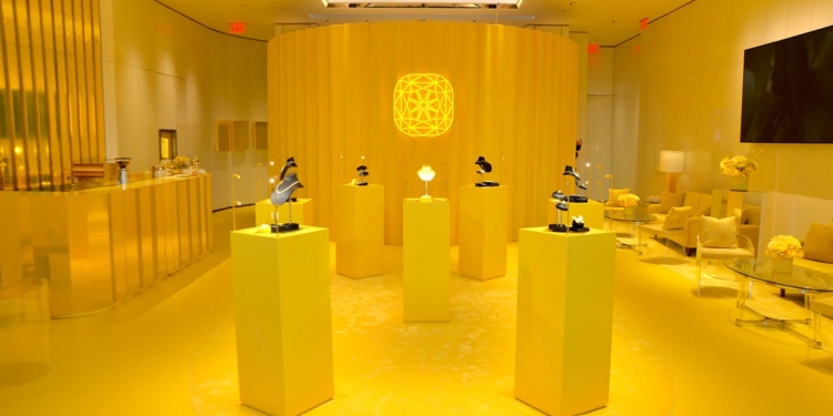 Yellow is the new blue: Tiffany & Co. altera fachada de loja em Miami para promover campanha