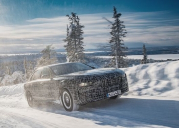 Novo BMW i7 é colocado à prova em testes no círculo antártico