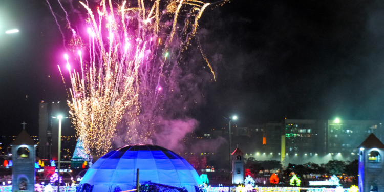 Brasília está totalmente iluminada para o Natal e permanece até janeiro
