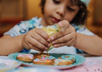 Oficinas criativas são nova aposta das mães para entreter a criançada nas férias